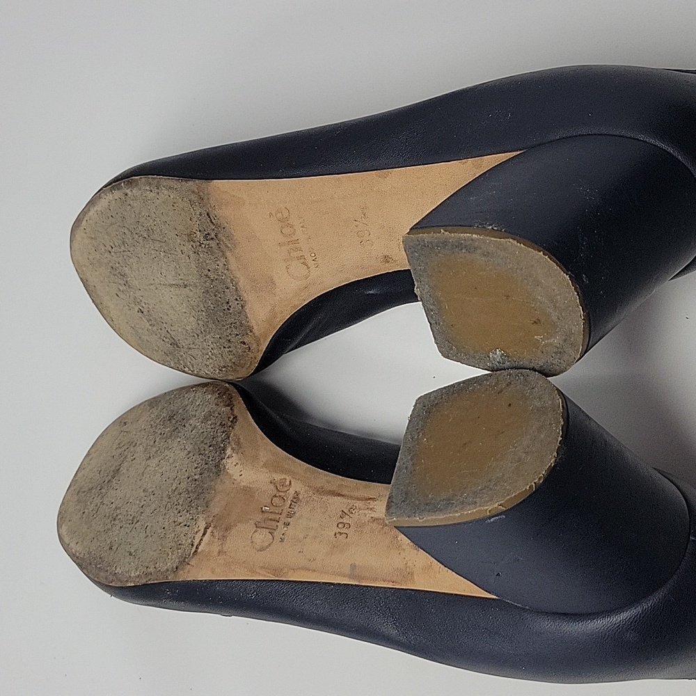 CHLOE Lauren Navy Leather Scalloped Pumps Low Heel size 39.5 GUC - Picture 8 of 8